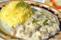 Курица в молочно-чесночном соусе с зеленью