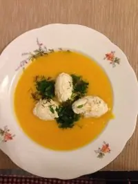 Крем-суп из тыквы с куриными кнедликами