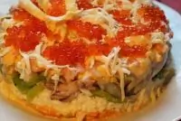 Слоеный морской салат с киви