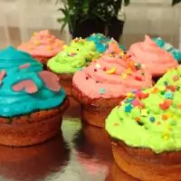 Классические капкейки со сливочно-белковым кремом