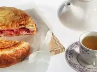 Пирог с брусникой и яблоками