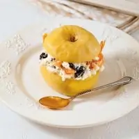 Печеные яблоки, фаршированные творогом