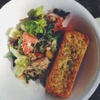 Салат с тунцом и томатами