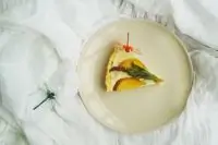 Творожный пирог с персиками