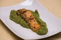 Лосось с прованскими травами и пюре из брокколи