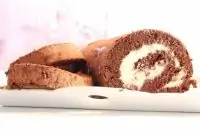 Шоколадный рулет с ванильным кремом