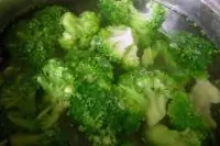 Суп-пюре из брокколи с йогуртом