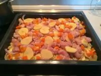 Картофельная запеканка с мясом и сладким луком