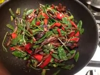 Удон с овощами, жаренными в соусе мисо