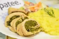 Рулеты из индейки со шпинатом и брокколи