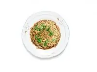 Перловка, томленая с гранатовым соусом и савойской капустой