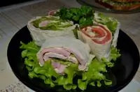 Рулеты из лаваша с сыром, ветчиной и рыбой