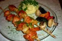 Куриный шашлык по домашнему с грибами и ананасами