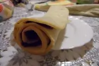 Быстрый рулет с ягодным вареньем