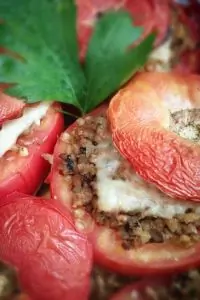 Фаршированные помидоры с гречкой