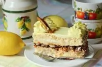Лимонный торт с ореховой прослойкой