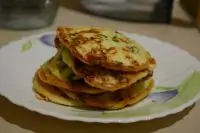 Сметанные лепешки с сыром и зеленью