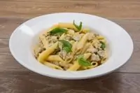 Пенне с колбасками и горчицей