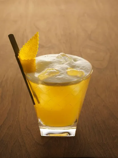 Коктейль «Физ «Утренняя слава» (Mai TaiMorning Glory Fizz)