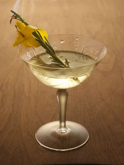 Коктейль «Копченый мартини» (Smoky Martini)