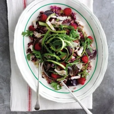 Салат из индейки с малиной