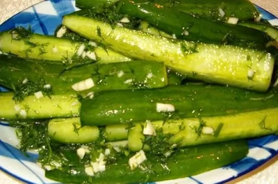 Хрустящие малосольные огурцы