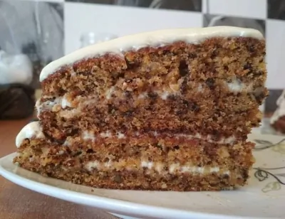 Морковный торт с грецкими орехами и корицей