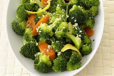 Горячий салат из брокколи по китайски