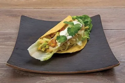 Такос с нутом и авокадо