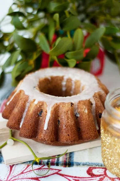 Новогодний имбирный кекс с сушеной клюквой