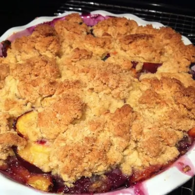 Пирог сливовый с миндалем