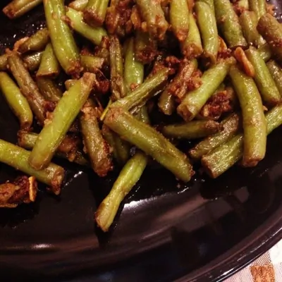 Стручковая фасоль с грецким орехом