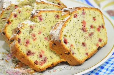 Пирог с красной смородиной и маком