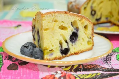 Летний пирог с абрикосами и черникой