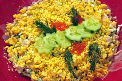 Салат с кальмарами и луком-пореем