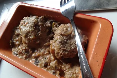 Фрикадели по строгановски в яблочном сидре с грибами