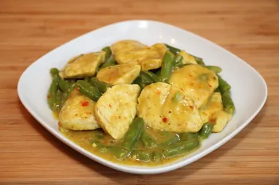 Карри с индейкой и стручковой фасолью