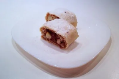 Штрудель с яблоками и изюмом