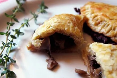 Эмпанада с шампиньонами