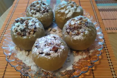 Запеченные яблоки с орехами и вареньем