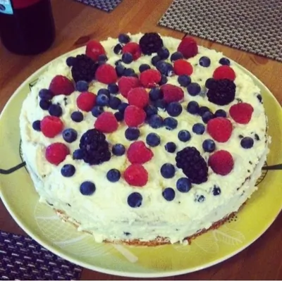 Нежный торт с голубикой