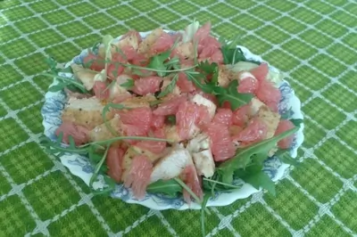 Салат из куриного филе и грейпфрута