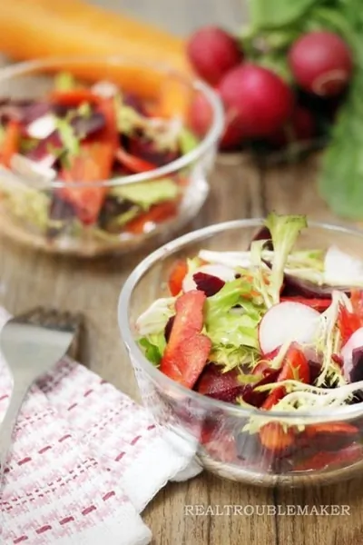 Салат из сырых корнеплодов с горчичной заправкой