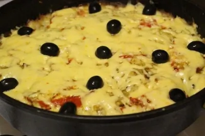 Мясо картофелем, помидорами и сыром