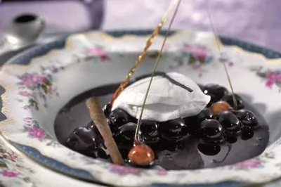 Вишневое мороженое с ликером «Амаретто»