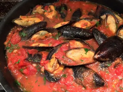 Лингвини с мидиями по средиземноморски