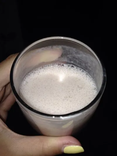 Смузи с бананом и клубникой