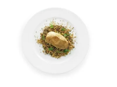 Картофель с кремом и землей из подосиновиков