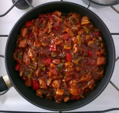 Курица в томатном соусе