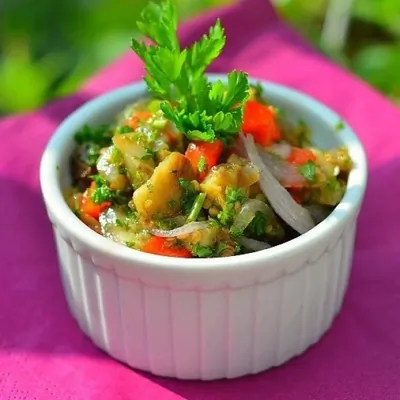 Салат с баклажанами и сладким перцем